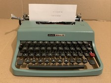 Good Condition 1971 Olivetti Lettera 32 Vintage Ultra-Portable Typewriter thumbnail