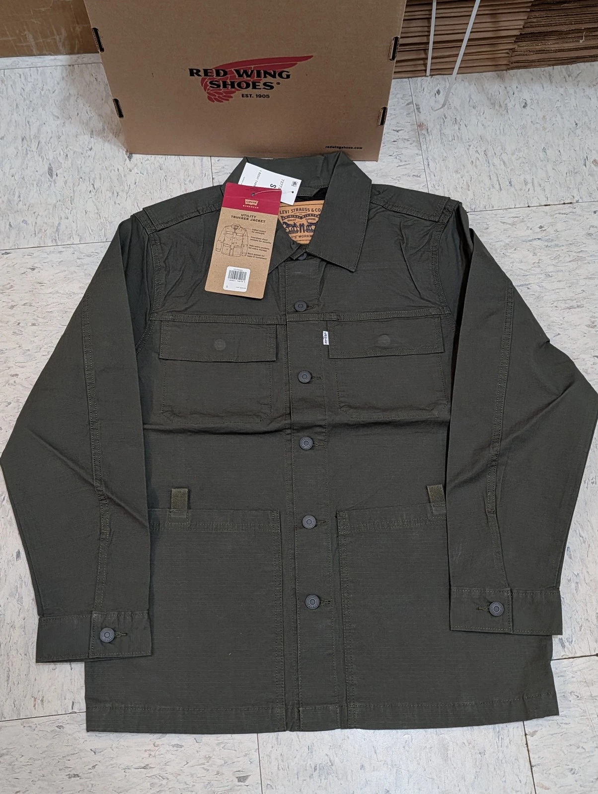Levi's Workwear Utility Trucker Jacket Green Denim Men's 727730001
Opens in a new window or tab