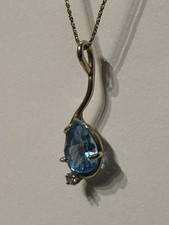 14k Solid Gold 1.90 Carats Blue Topaz and dia...