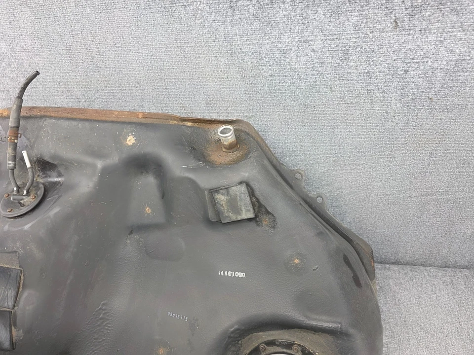 2001-2006 LEXUS LS430 OEM GAS FUEL TANK RESERVOIR FUEL PUMP ASSEMBLY - Image 4 of 4