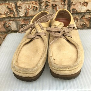 tan wallabees