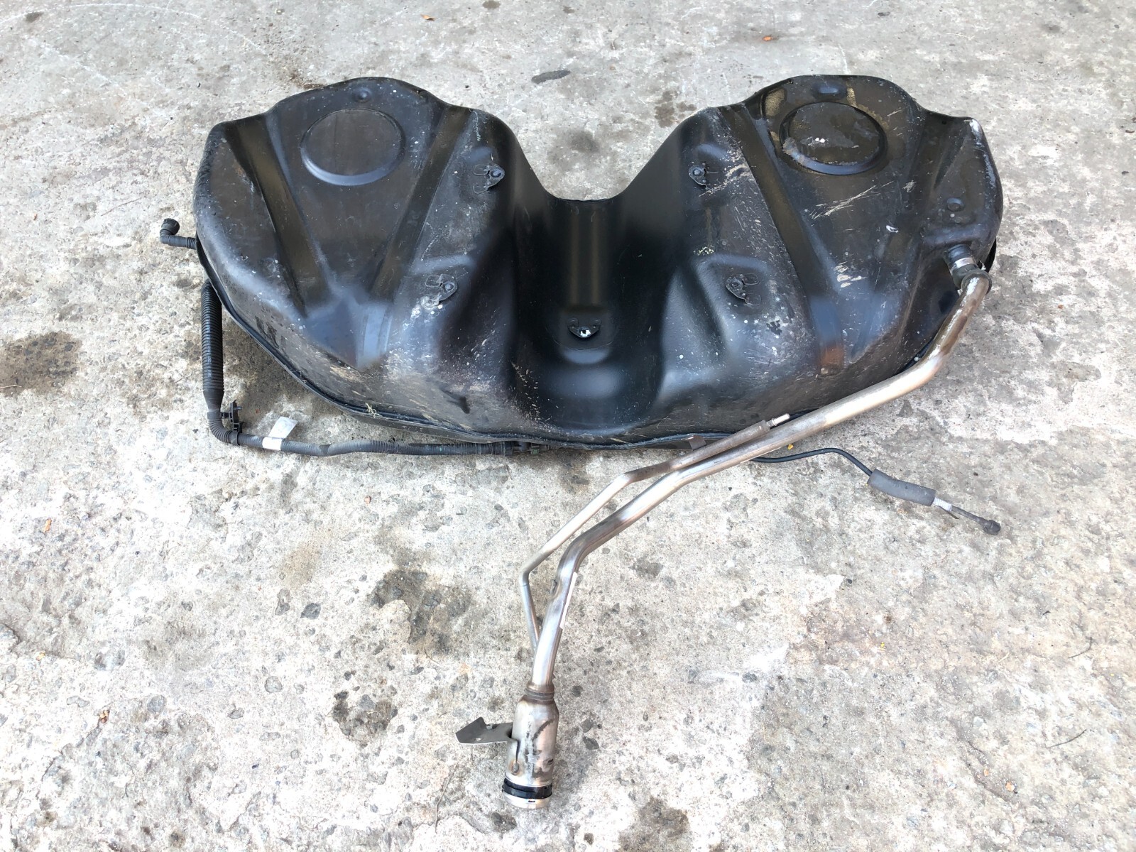 2014-2019 MASERATI GHIBLI S FUEL GAS TANK W/ FILLER NECK OEM.