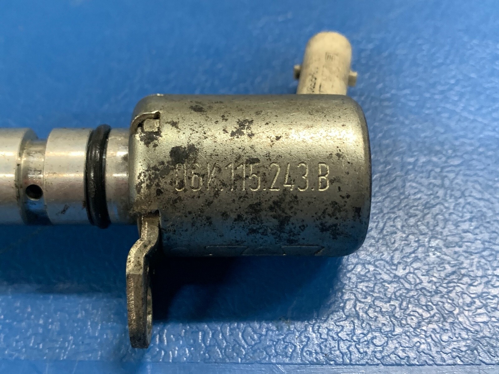 VW GOLF MK7 GTI Audi A3 S3 8V 2.0 TSI CAMSHAFT ADJUSTER CONTROL VALVE 06K115243B eBay