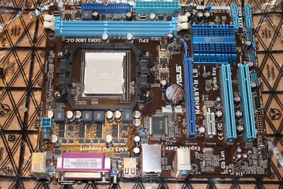 AM3 mATX Mainboard ASUS M4N68T-M LE - PCI-e - VGA/Parallel/Seriell/RJ45/PS2
