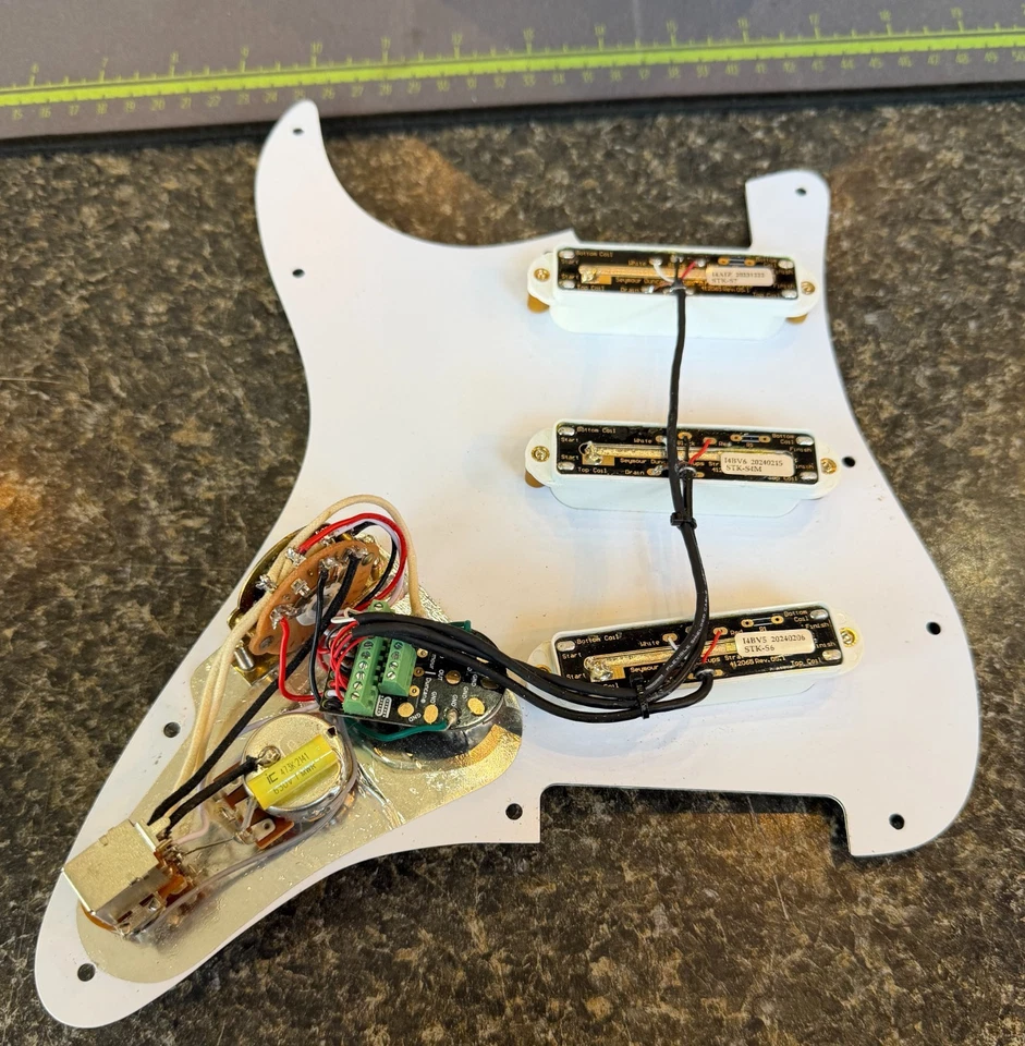 Golpeador Seymour Duncan Classic Stack Stratocaster Loaded blanco Foto 3 de 4