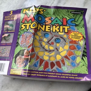  Mosaic Stepping Stone Kit Kids Brand-Includes Real Stained Glass/4 Patterns-NEW