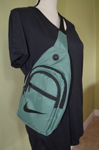 Nike Unisex Green Sling Pack Crossbody Bag Padded 3 Compartments EUC