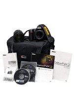 Nikon D700 Bundle obiettivo Tamron AF 1.539 otturatore, borsa, buffer GF, manuali e caricabatterie  
