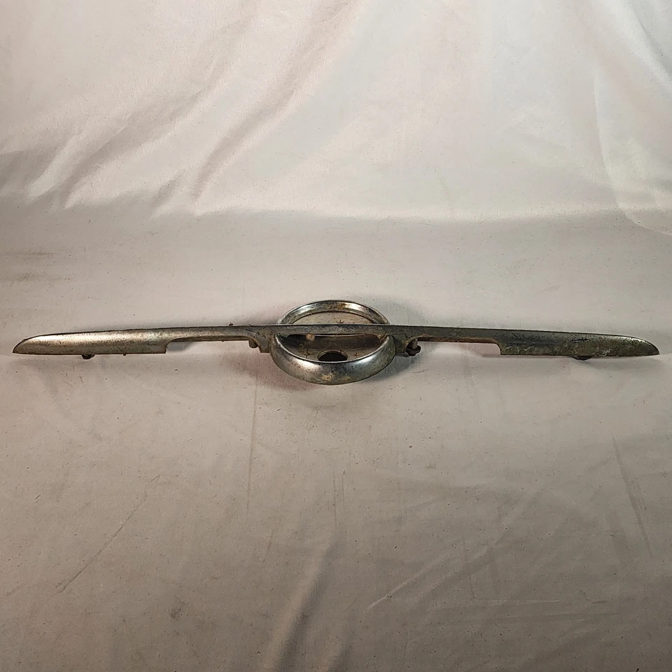 Oldsmobile 88 98 Series 1956 emblema de adorno de manija de maletero 567458 Foto 4 de 4