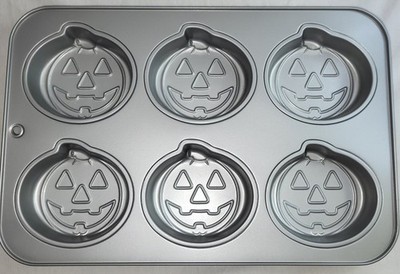 Halloween Pumpkin Jack O'Lantern Metal Bake Muffin Pan 14x9 Silver