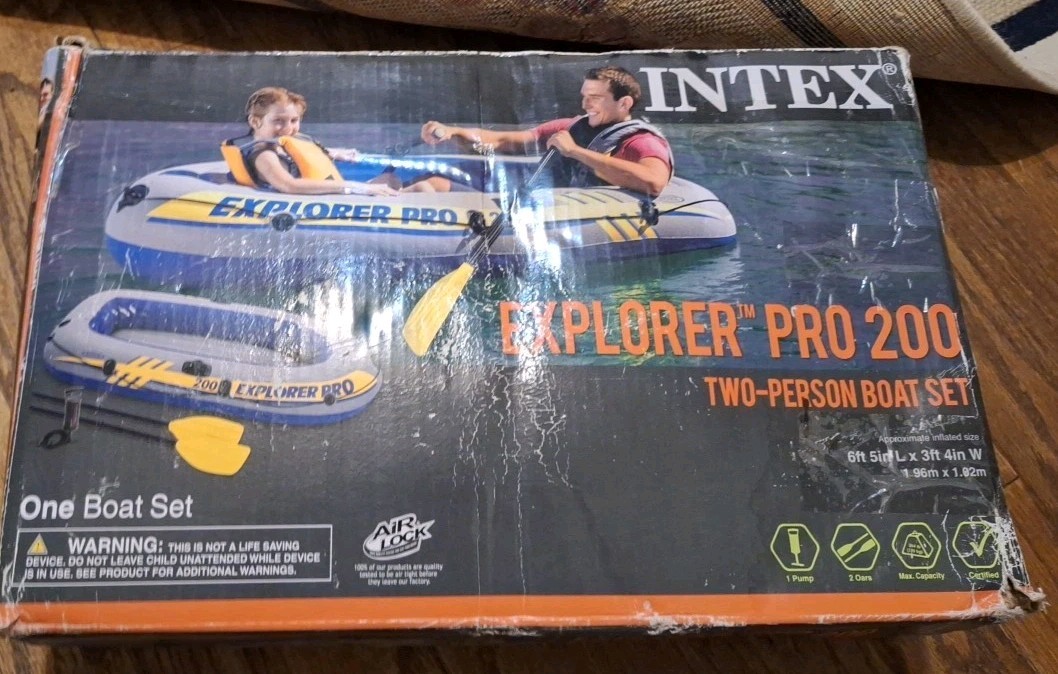 Intex Inflable Explorer Pro 200 Barco para Dos Personas con Remos y Bomba, 77" x 40"