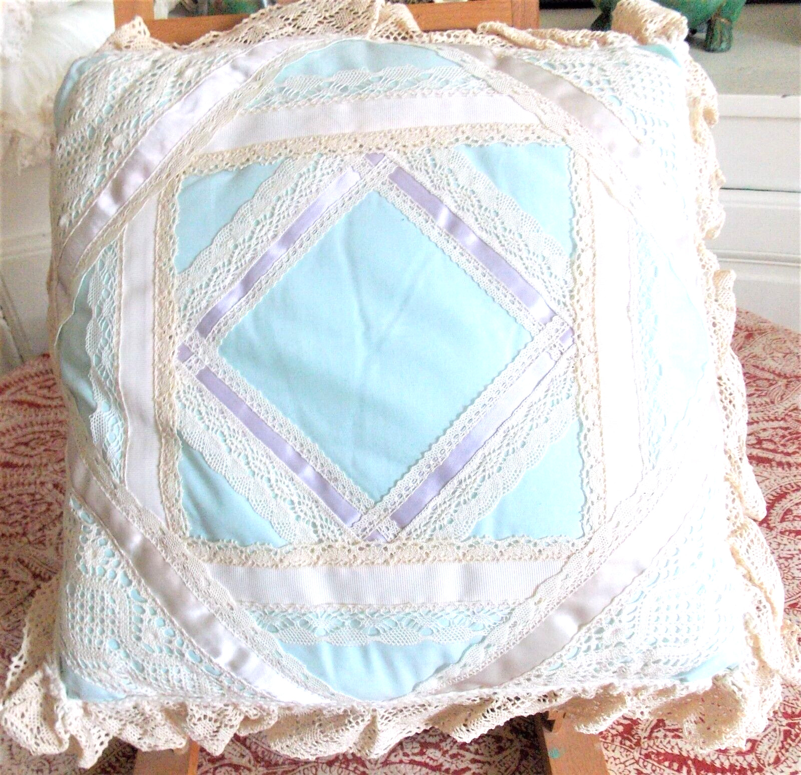 Coussin Dentelle du Puy Création S. Raisonnier turquoise pour déco fade