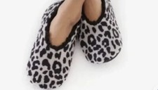 New Isaac Mizrahi Leopard Print slippers, gripper Dots, Women's Medium, 8