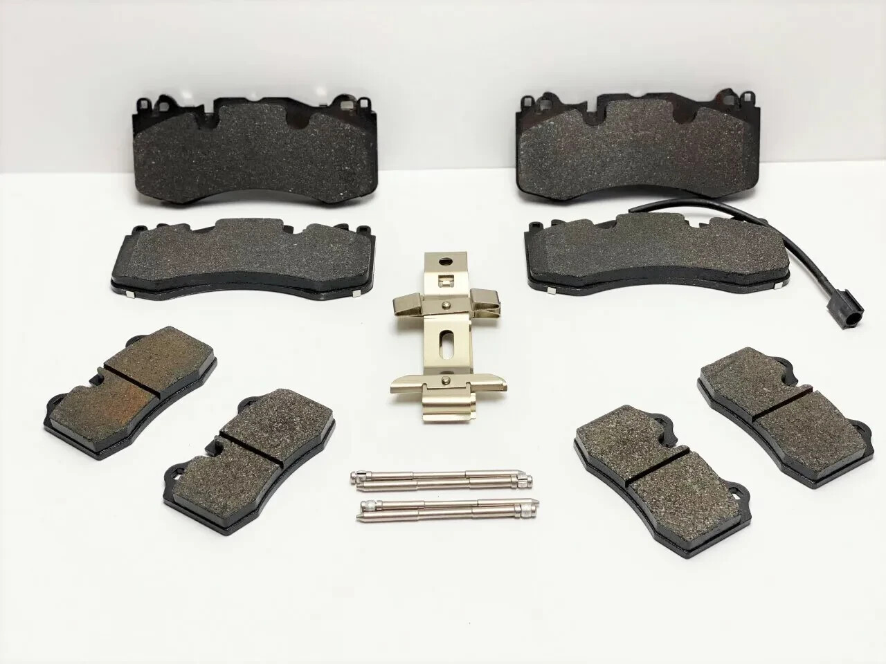 Maserati Quattroporte Gts Front & Rear Brake Pads Set - Aftermarket