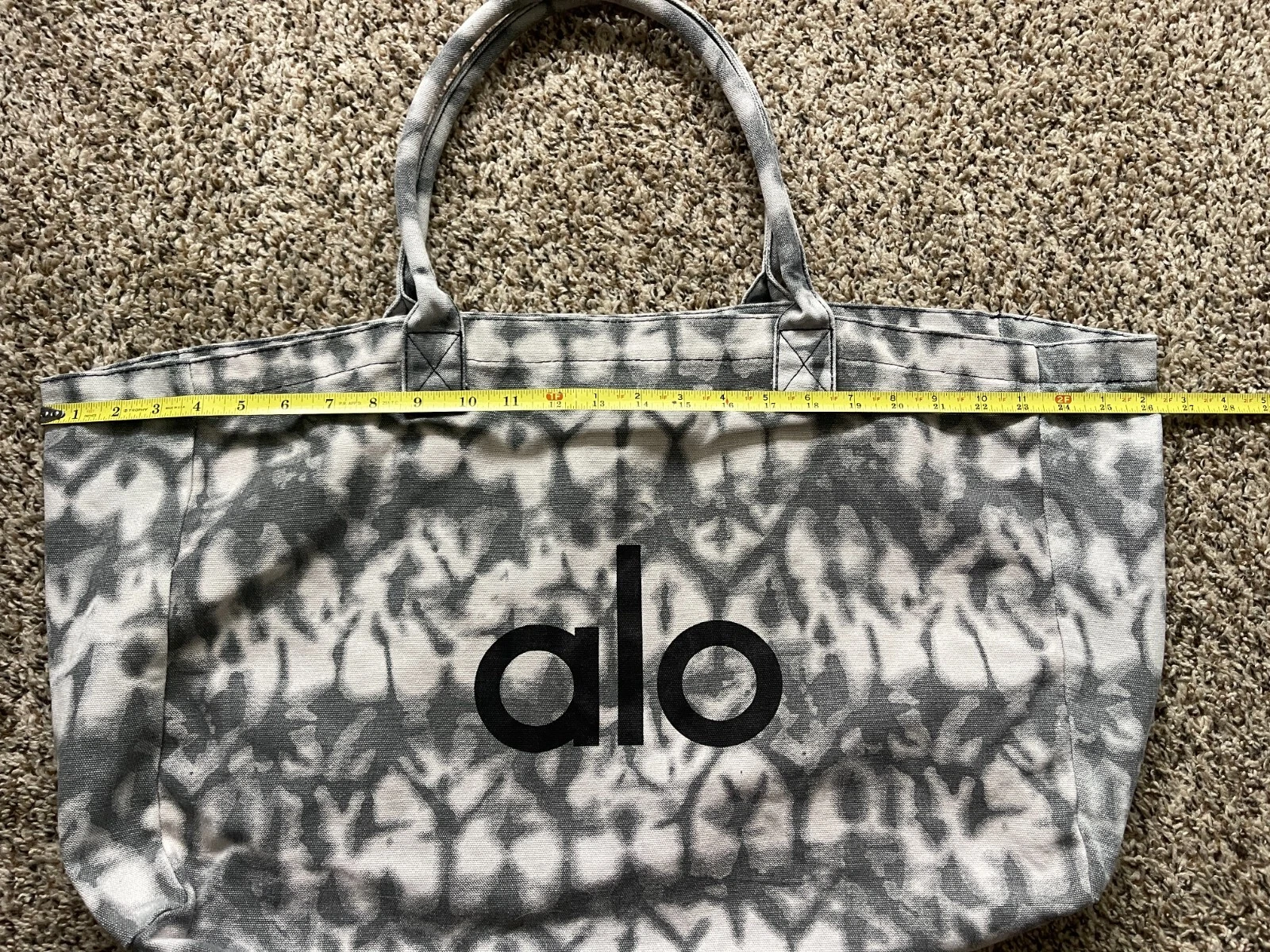 alo-yoga tie dye canvas tote gym 