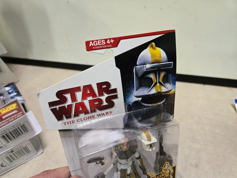 2009 Hasbro Star Wars Clone Wars Clone Commander Bly CW39 3.75" Action Figure - Image 2 of 4