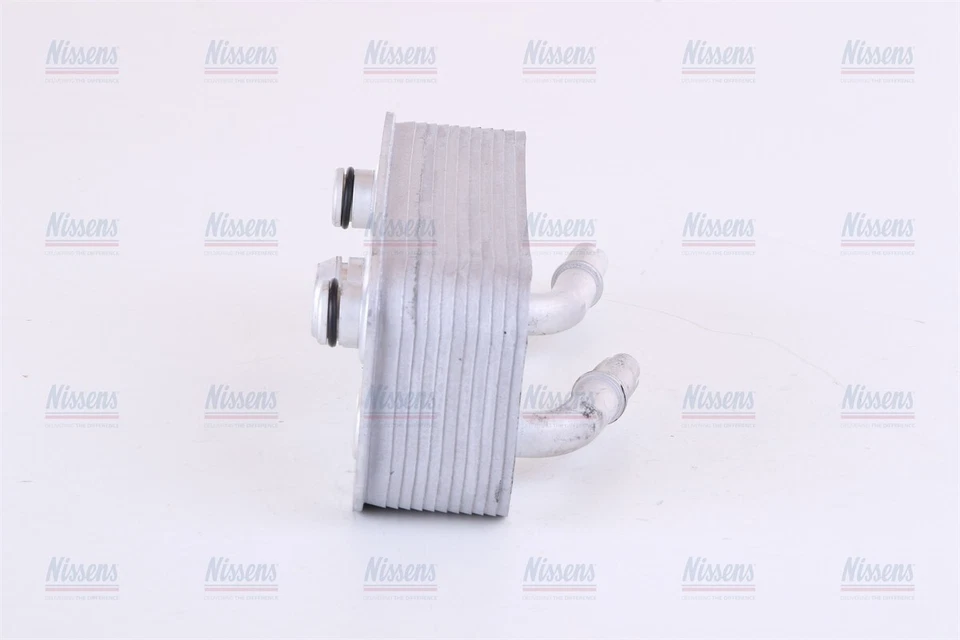 Enfriador de aceite Nissens 90657 AT para BMW 325Ci 325i 325xi 328Ci 328i 330Ci 330i 330xi Foto 4 de 4