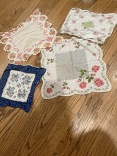 Vintage Lot of 4 Women  s Hankies Assorted Size Style Design Floral