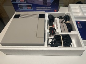 Rare Nintendo NES Control Deck Home Console Mario Bros Bundle Nintendo Box