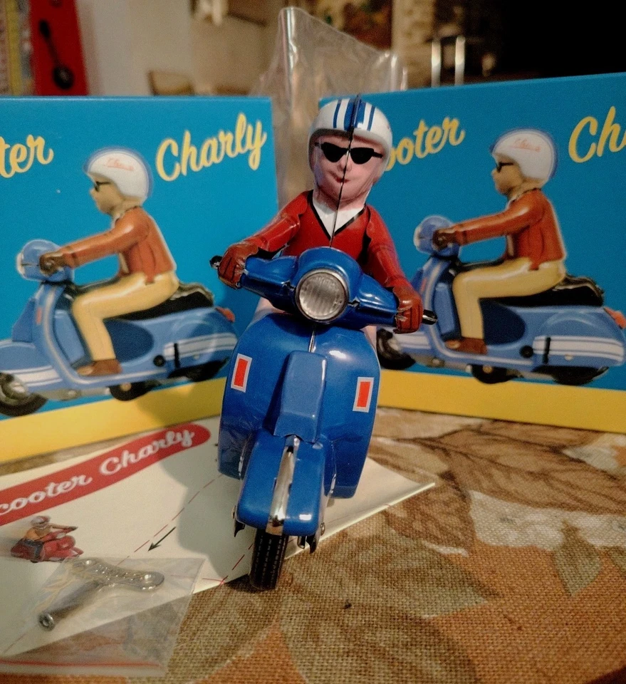 SCHUCO LIMITED EDITION 1500 - SCOOTER CHARLY - Modellino Rosso - #A97# - Immagine 4 di 4