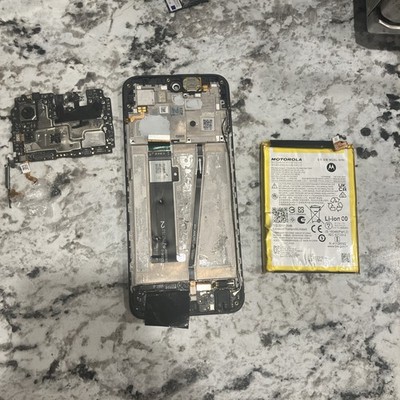 Motorola Moto X XT2041-6 32GB Smartphone Broken For Parts Repair