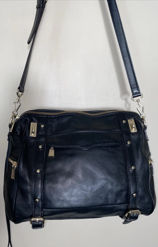 Bolso de hombro Rebecca Minkoff de cuero negro con herrajes dorados Foto 2 de 4