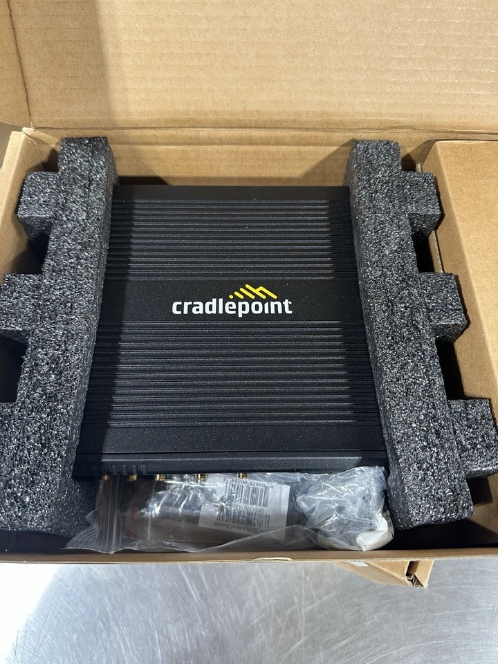 Cradlepoint AER2200-1200M-B Series Router W/ Power Supply And Accessories Bundle - Image 2 of 4