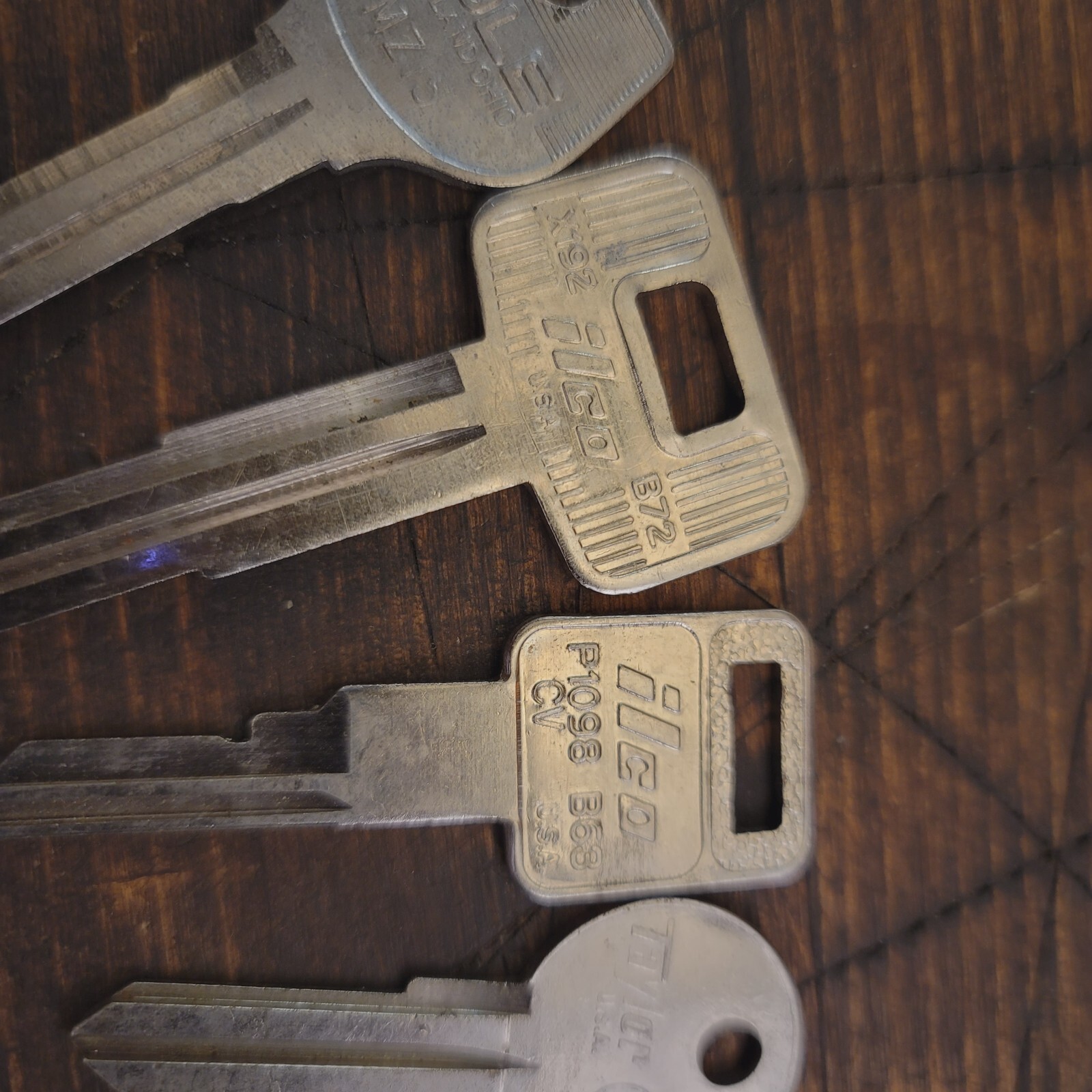 Lot of 5 vtg car automobile key blanks uncut keys vw mazda and misc