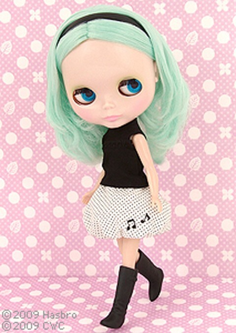 Hasbro Takara CWC Neo Blythe Doll Simply Peppermint & Lilac Hasbro Takara CWC Neo Blythe Doll Simply Peppermint & Lilac