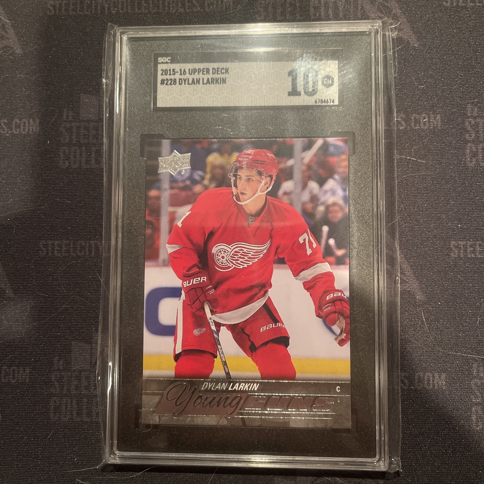 2015-16 Upper Deck Young Guns Dylan Larkin #228 SGC 10 GEMMINT