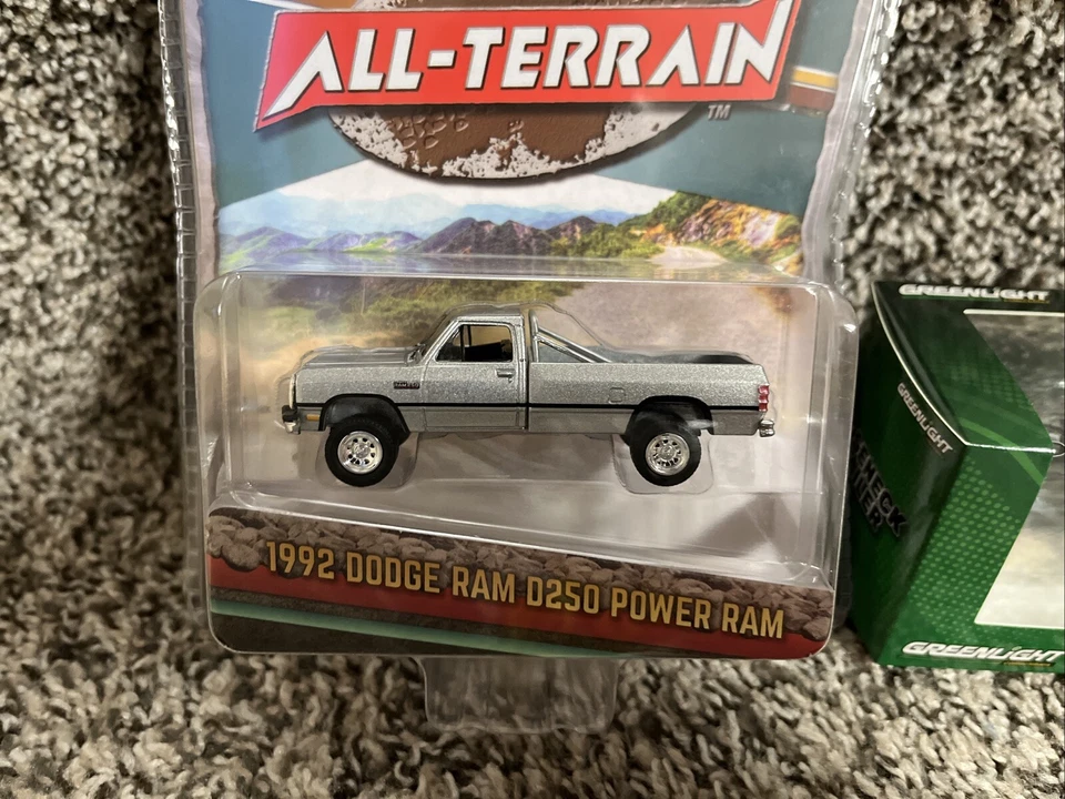 1:64 Greenlight 1992 Dodge Ram D-250 Power Ram Silver W/ Black Gooseneck Trailer - image 2 of 3