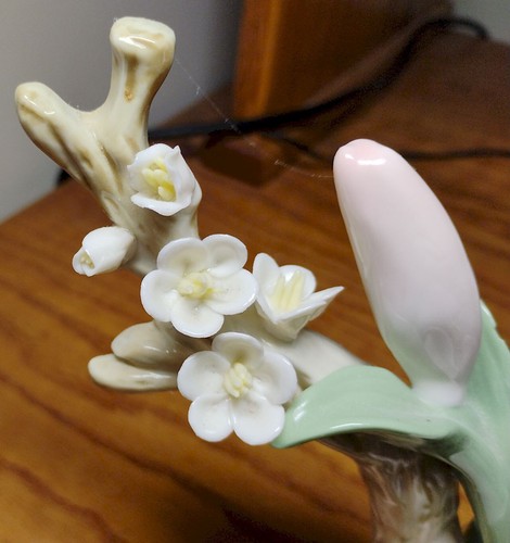 Hand Painted Porcelain Pink-White Lilly With Butterfly & Other Flower Buds NICE! - Picture 6 of 8