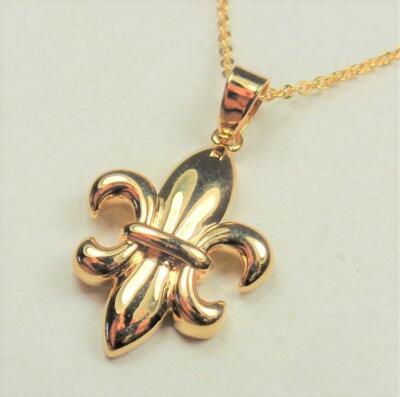 BEACH FASHION RHODIUM GOLD TONE FLEUR DE LIS FRENCH SAINTS PENDANT NECKLACE