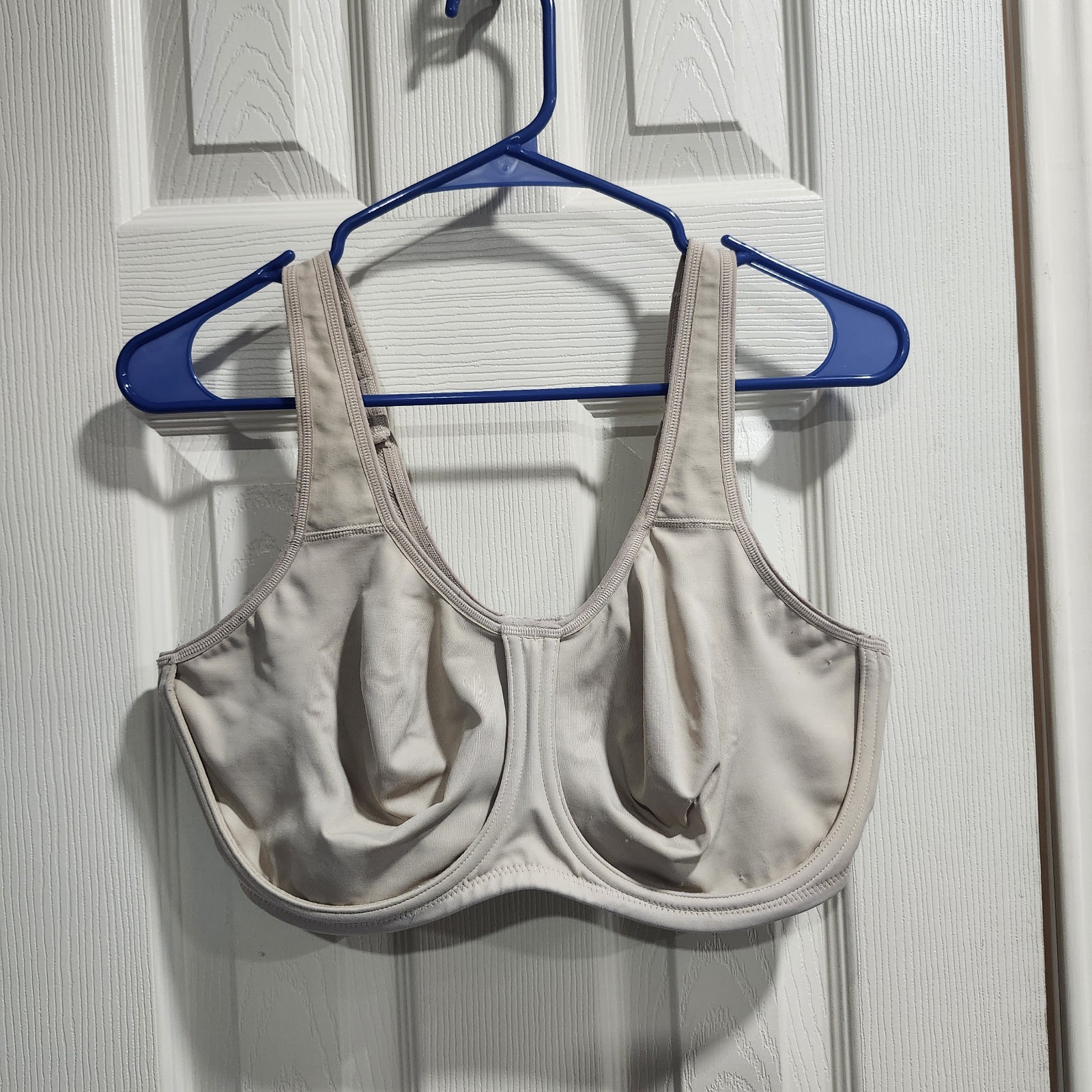 Wacoal Women's Underwire Adjustable Strap Back Closure Beige Bra Size: 40DD