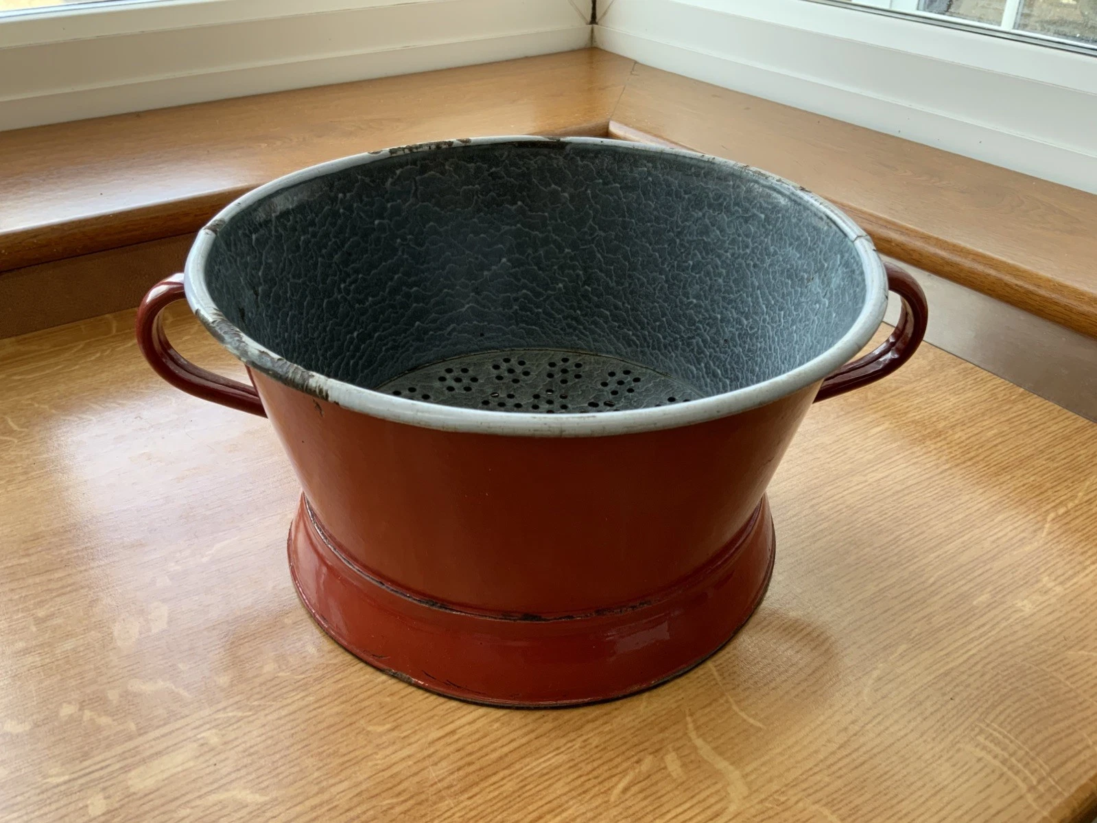 Vintage French Graniteware Colander or Strainer with Handles 24cm
Opens in a new window or tab