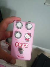 Fender x Hello Kitty Fuzz Collaboration Guitar Effect Pedal Rare item Mint