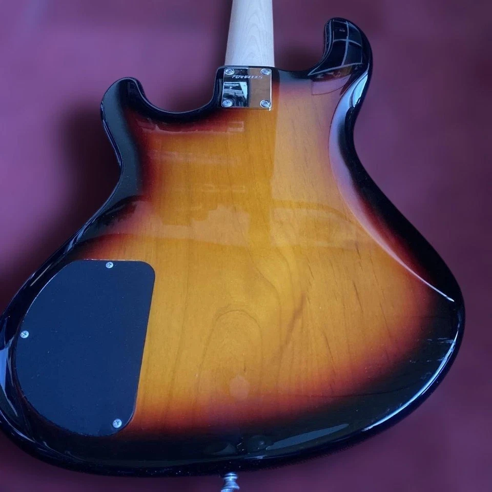 Bajo Fernandes de 5 cuerdas Foto 2 de 4