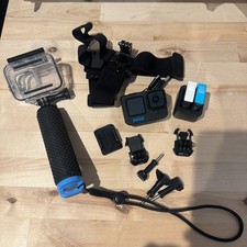 GoPro Hero 10 Black Bundle - 2x batteries, ch...