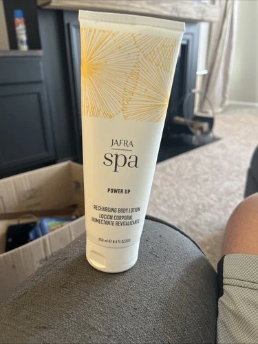 JAFRA, Locion Corporal Humectante, Spa. Recharging Body Locion. 8.4 Fl.