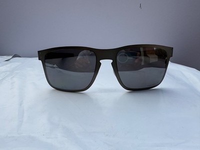 Oakley Holbrook Metal sunglasses, with gray polarized lenses