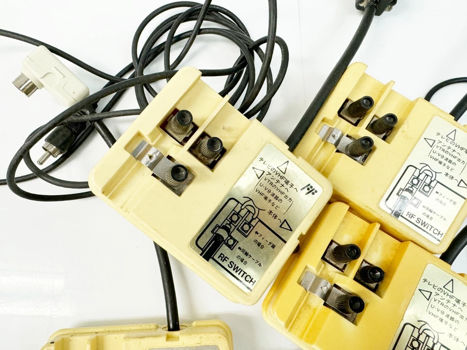 LOT OF 4 NINTENDO FAMICOM NES RF SWITCH CABLE JAPAN - Image 2 of 4