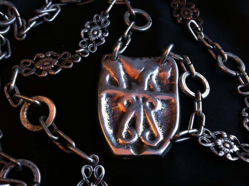 Collier Vintage Signé Michel Buffet - Argent Et Symboles - Occasion En Excellent état