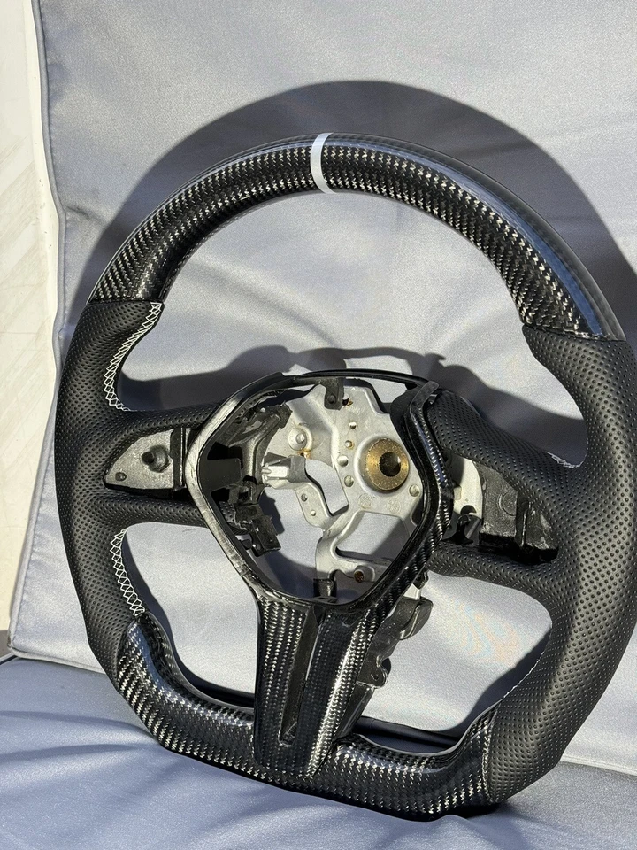 Volante Infiniti Q50/Q60 2018+ fibra de carbono real Foto 2 de 4