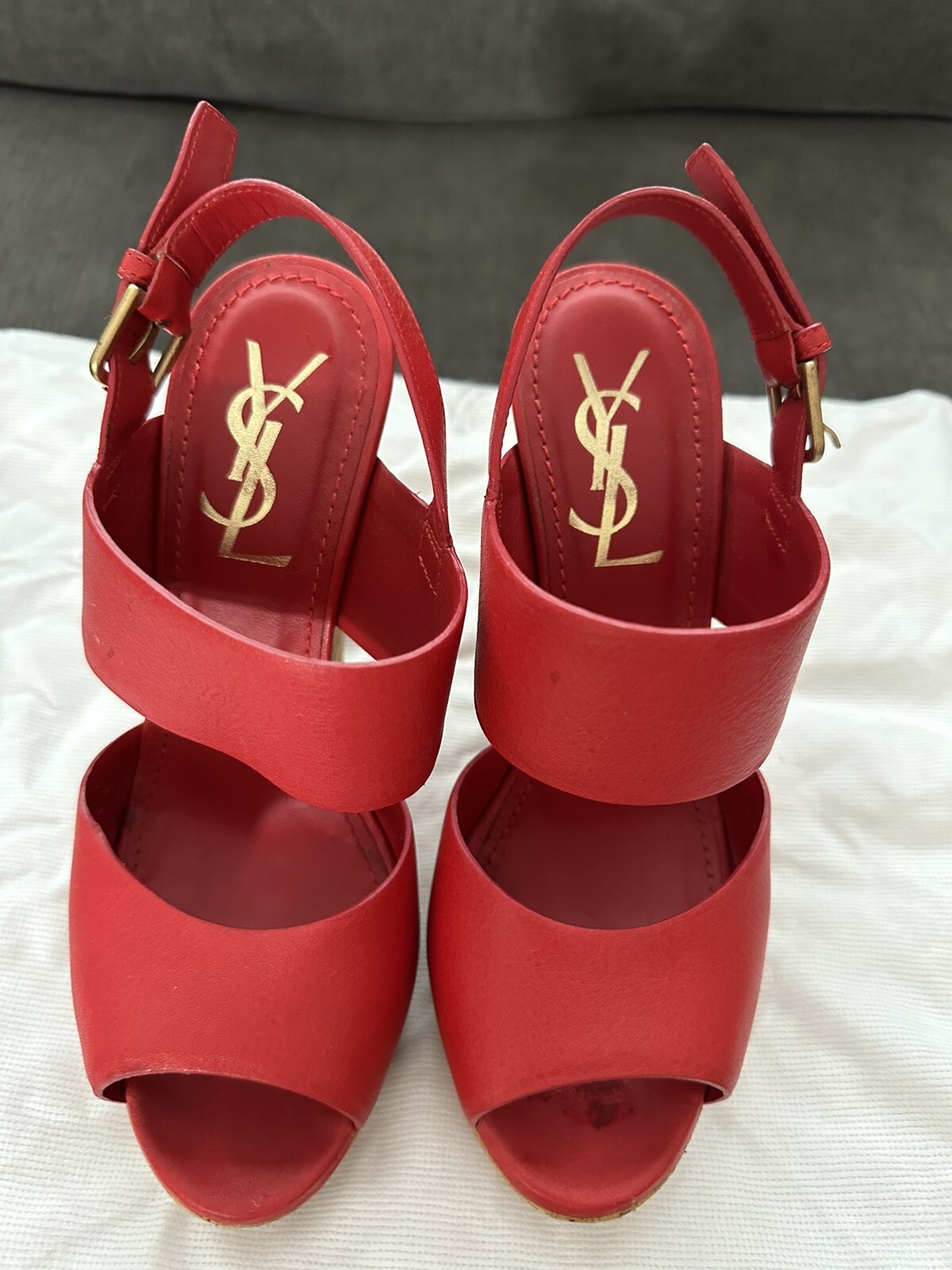 Yves Saint Laurent Tacchi a zeppa plateau. Colore rosso. Taglia 36 US 6.