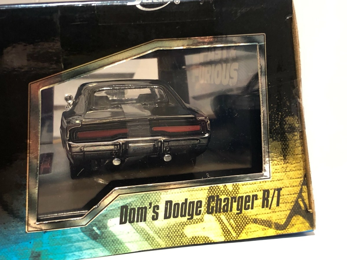 ミニカー 1:24  1970 DODGE CHARGER R/T w/DOM Amazon.com: Fast & Furious 1:24 Dom's 1970 Dodge Charger R/T