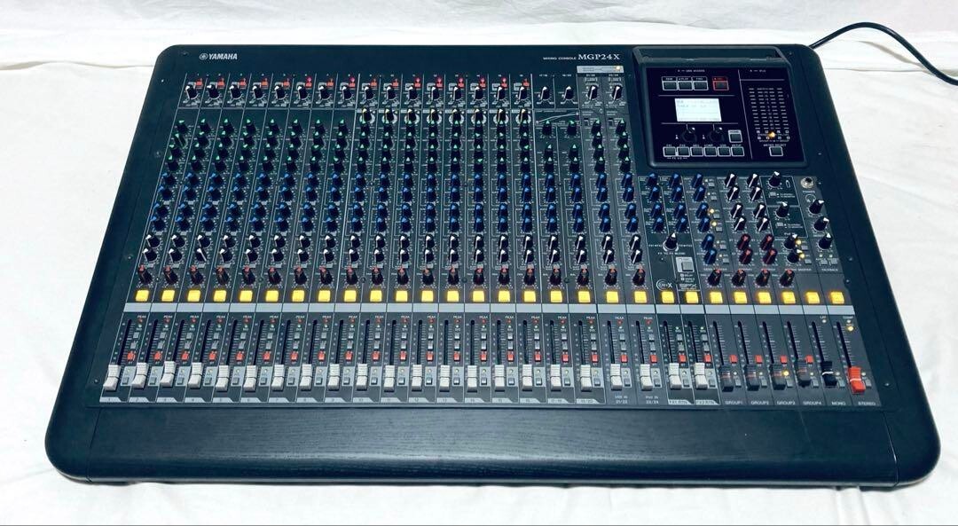 Yamaha MGP24X 中古 Yamaha MGP24X 24-Channel Premium Mixing Console with Effects
