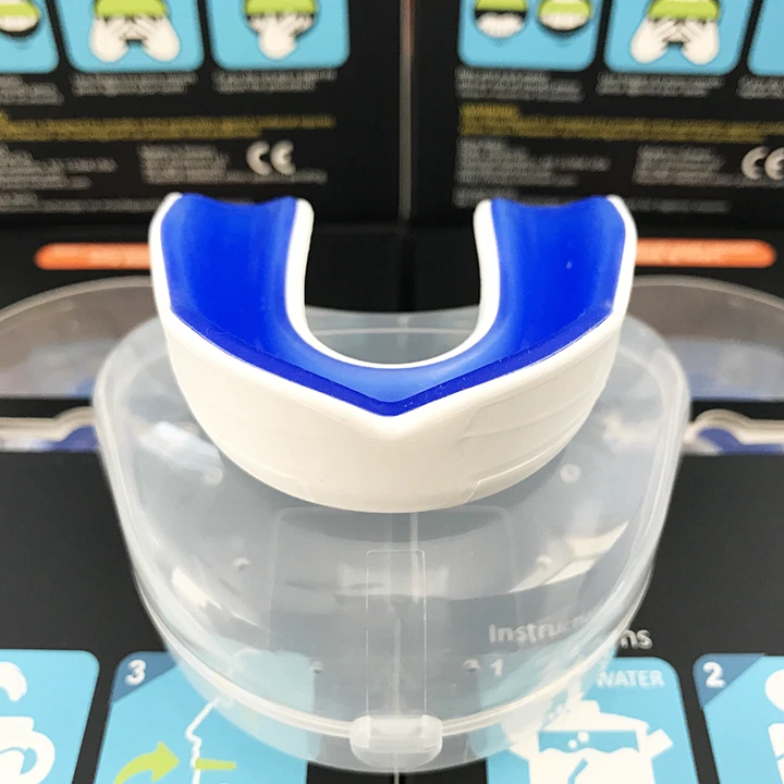 Protector bucal de fútbol Oral Mart MMA BJJ bandera de karate (blanco/azul) con estuche gratis Foto 3 de 4