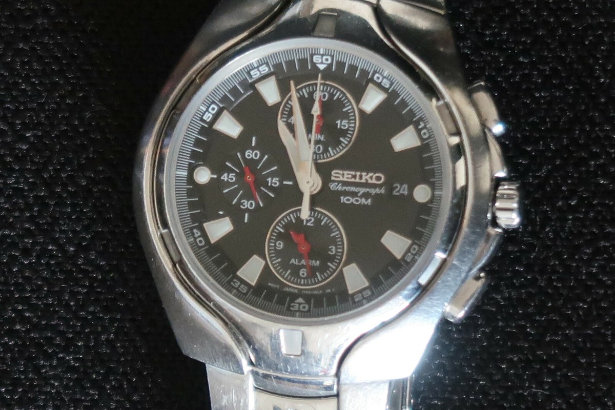 SEIKO 7T62 0DW0 WATCH ALARM CHRONOGRAPH BLACK AND WHITE DIAL