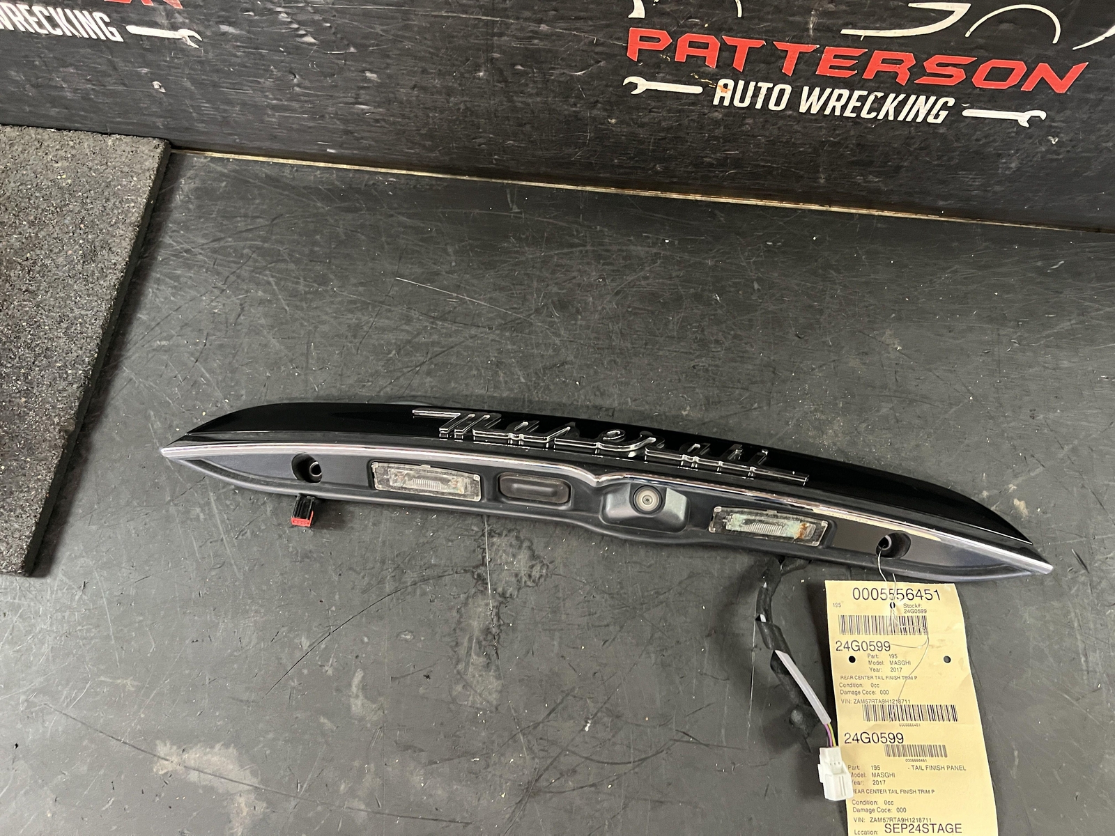 14-17 MASERATI GHIBLI REAR CENTER TAIL FINISH TRIM PANEL MOULDING W/ LIGHT BLACK