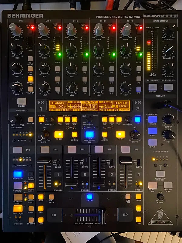 behringer DDM4000 デジタルDJミキサー Behringer DDM4000 Professional 5-Channel Digital DJ Mixer w